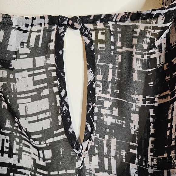 TORRID Black White Pink Asymmetrical Sleeveless Overlay Geometric Tank Top 2X - Picture 10 of 11